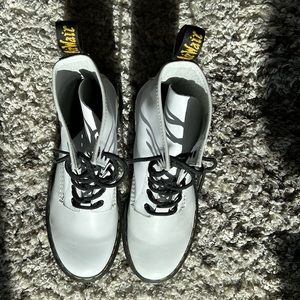 Dr. Martens Zavala White Patent Leather |white platform lace up shoes| size 9